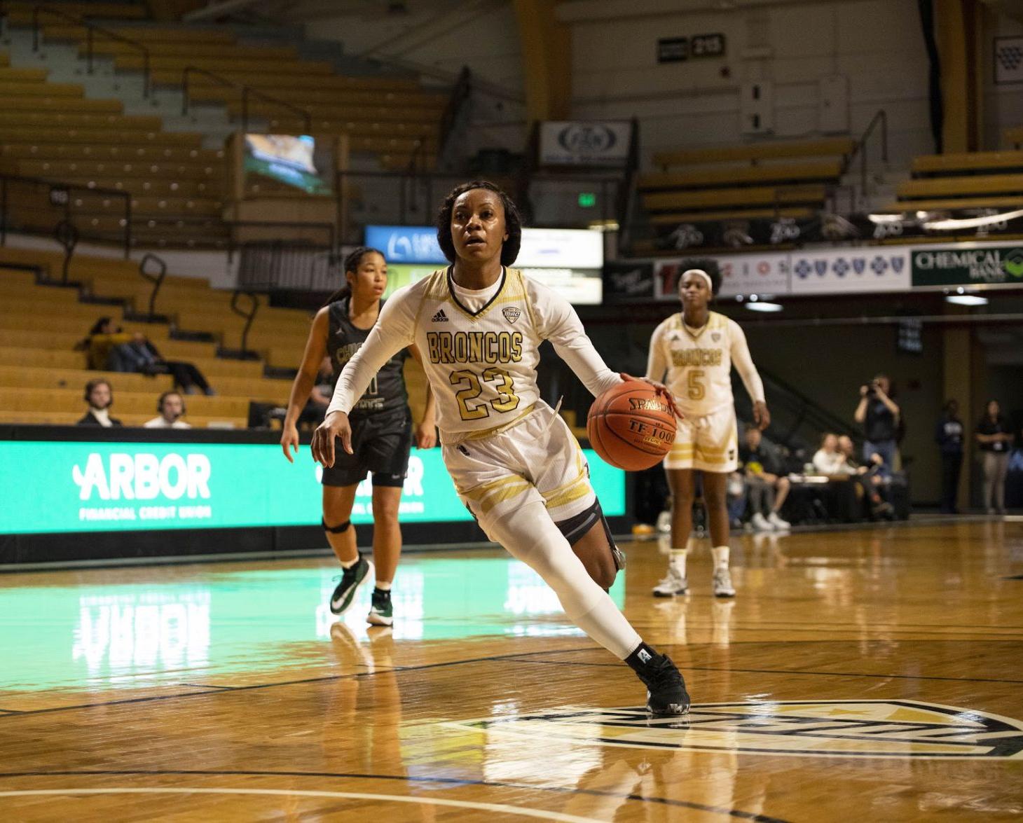 Jordan Walker's 13 points in the first quarter set the tone for Western Michigan's 90-69 route of Chicago State.
